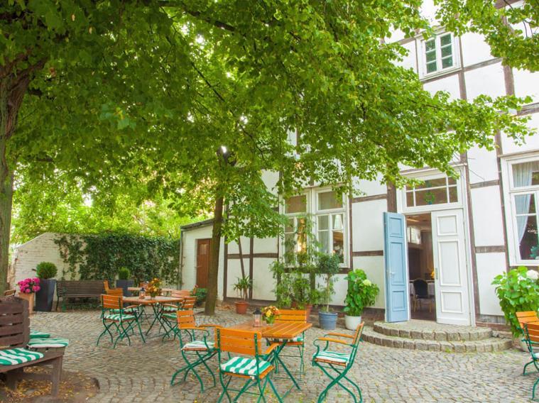Landgasthaus & Hotel Lindenhof Königslutter am Elm Exteriör bild