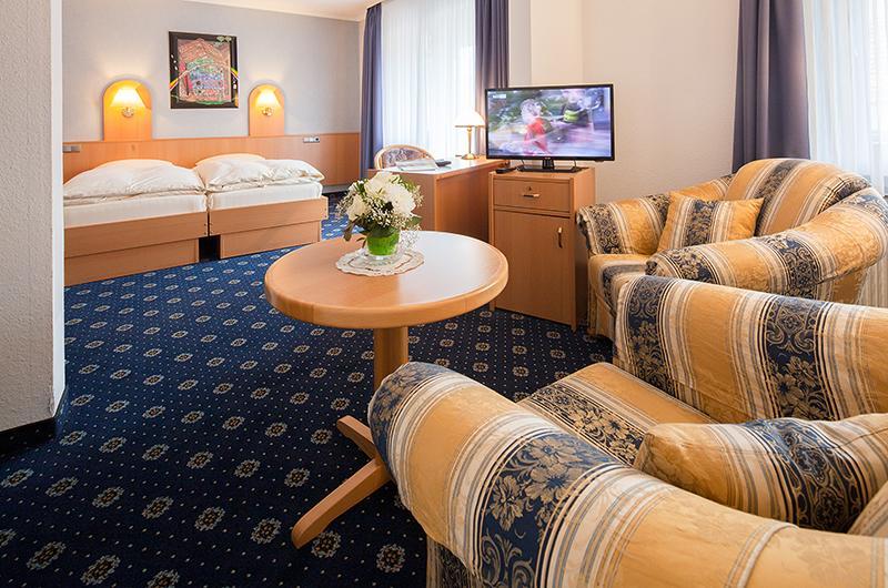 Landgasthaus & Hotel Lindenhof Königslutter am Elm Exteriör bild
