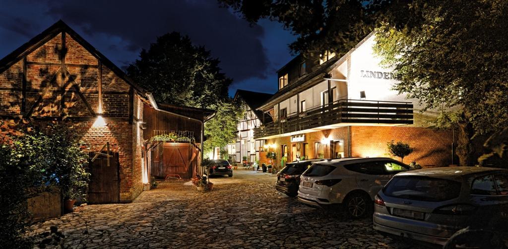 Landgasthaus & Hotel Lindenhof Königslutter am Elm Exteriör bild