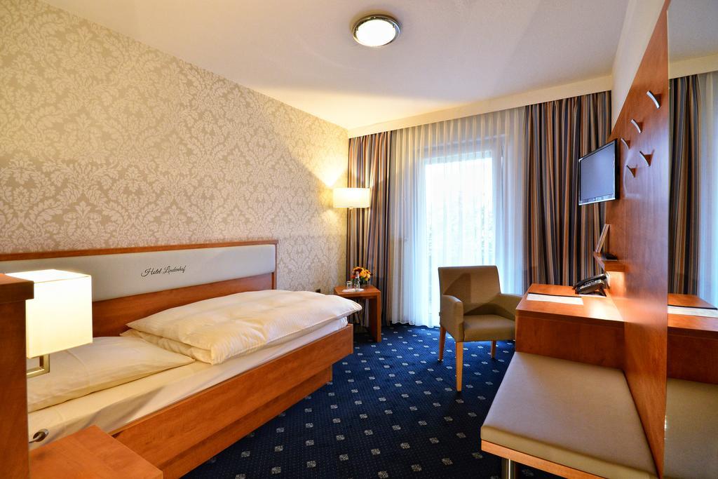 Landgasthaus & Hotel Lindenhof Königslutter am Elm Exteriör bild